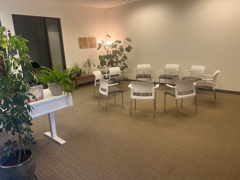 More Photos Of 2040 S Eagle Rd, Meridian Office For Sale