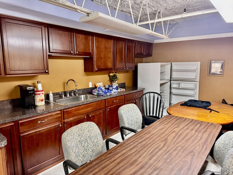 More Photos Of 111 Carpenter Dr, Sterling Office For Sale