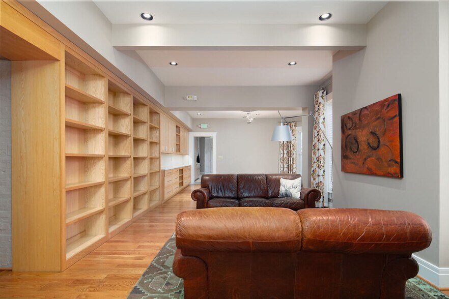 More Photos Of 146 E Third St, Lexington Office For Sale