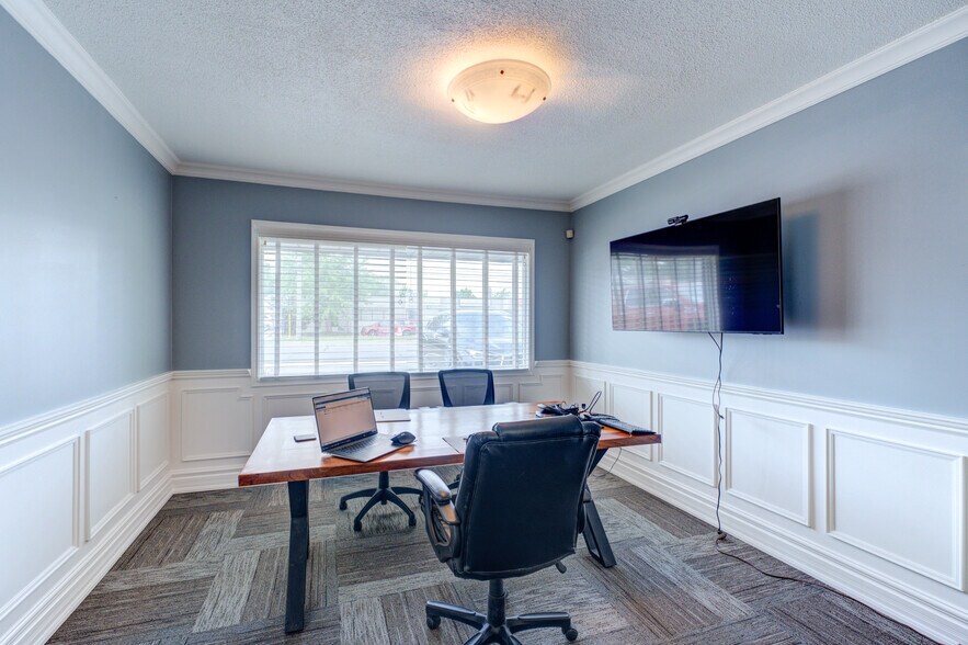 More Photos Of 127 Charing Cross St, Brantford Office For Sale