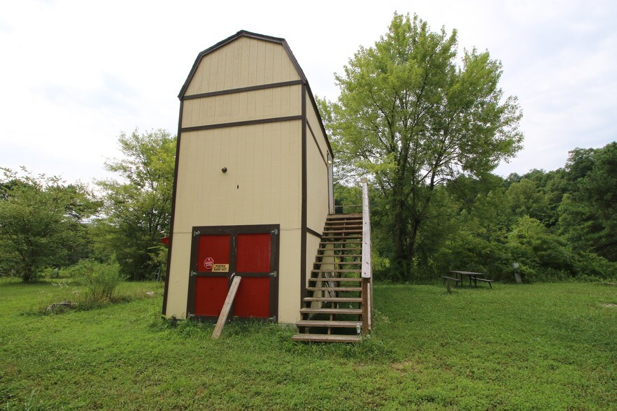 More Photos Of 11251 Highway 90, Parkers Lake Hotel For Sale