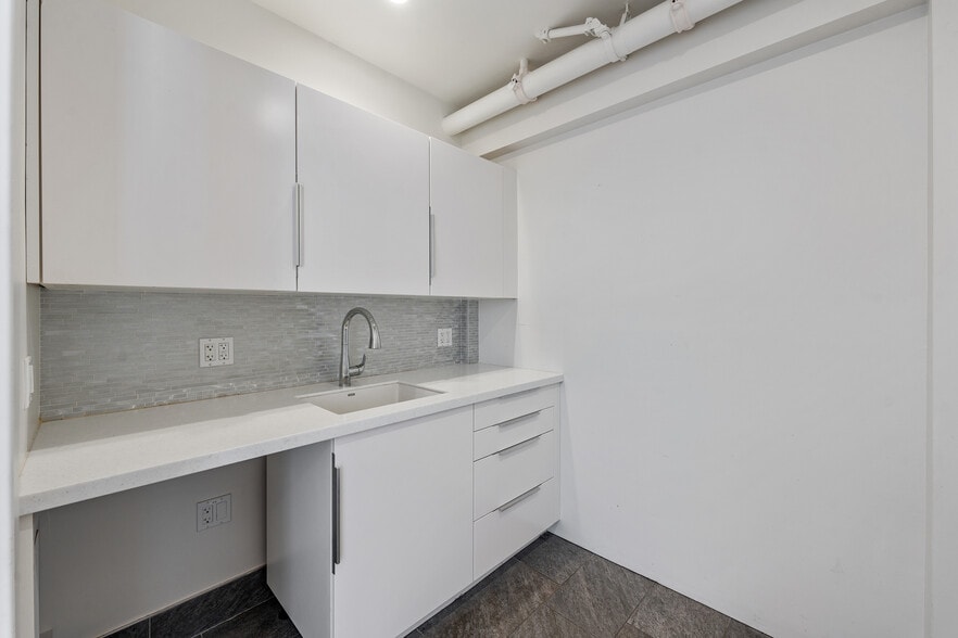 More Photos Of 320 Judah St, San Francisco Loft Creative Space For Lease