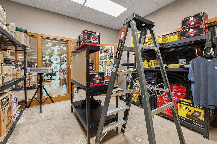 More Photos Of 254 Winnebago Dr, Fond Du Lac Office For Sale