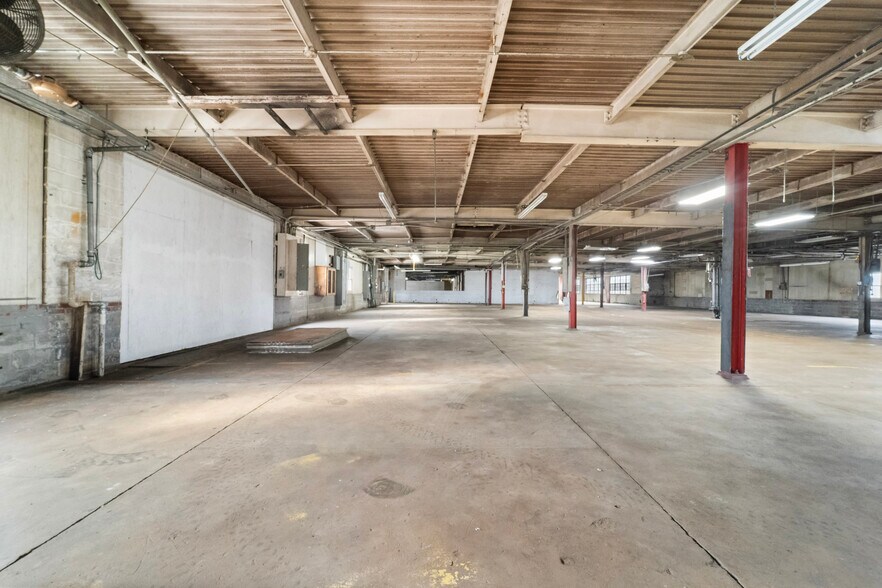 More Photos Of 209 W Main St, Linn Warehouse For Sale