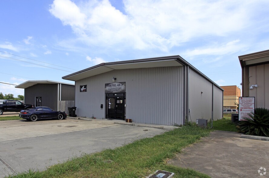 More Photos Of 512 Wisconsin St, South Houston Flex For Lease