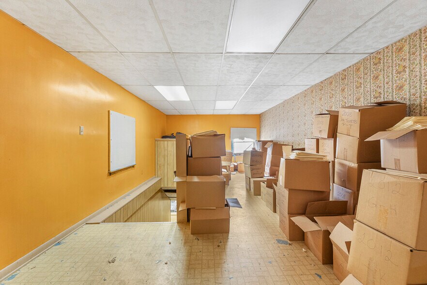 More Photos Of 14924 Beloit Snodes Rd, Beloit Manufacturing For Sale