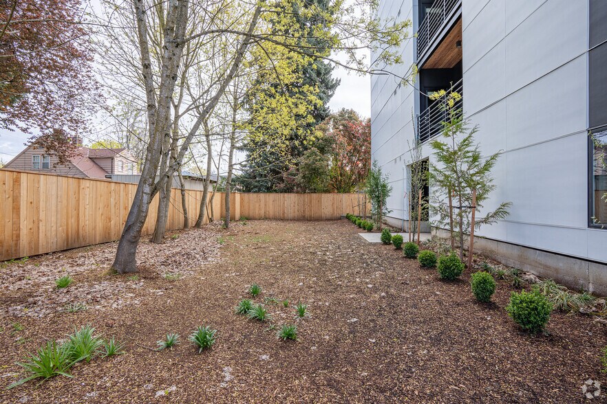 More Photos Of 2171 N Rosa Parks Way, Portland Apartments For Sale