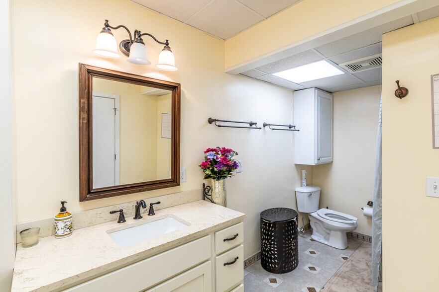 More Photos Of 1410 Incarnation Dr, Charlottesville Medical For Sale