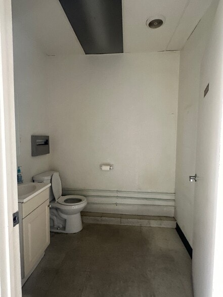 More Photos Of 127 E Garvey Ave, Monterey Park Storefront Retail Office For Lease