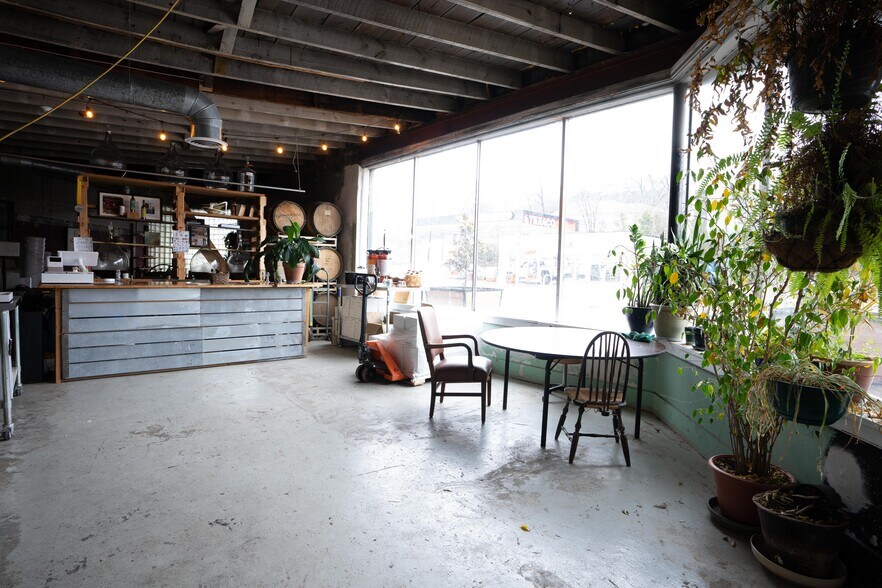 More Photos Of 313 McFarland Ave, Rossville Storefront For Sale