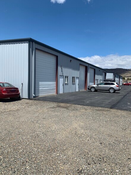 More Photos Of 21 Cygnet Dr, Mound House Distribution For Lease