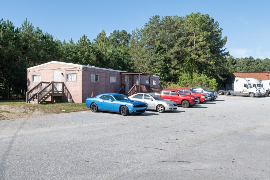 More Photos Of 7535 Southlake Pky, Jonesboro Truck Terminal For Lease