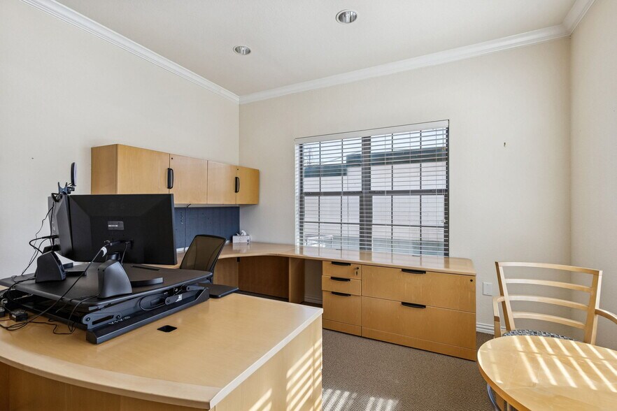 More Photos Of 6636 N Riverside Dr, Fort Worth Office For Lease