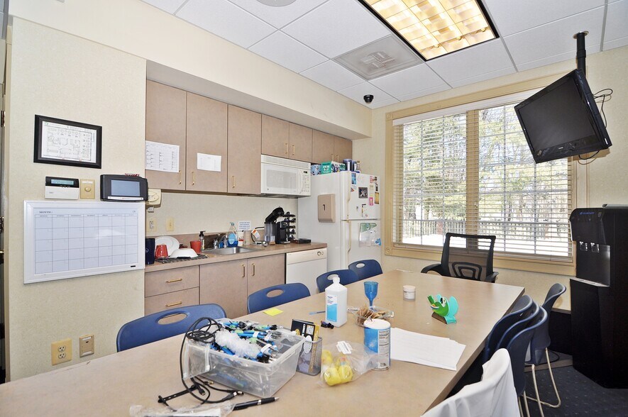 More Photos Of 10614 Warwick Ave, Fairfax Office For Lease