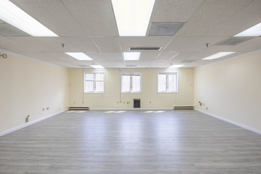 More Photos Of 439 Littleton Rd, Westford Unknown For Lease