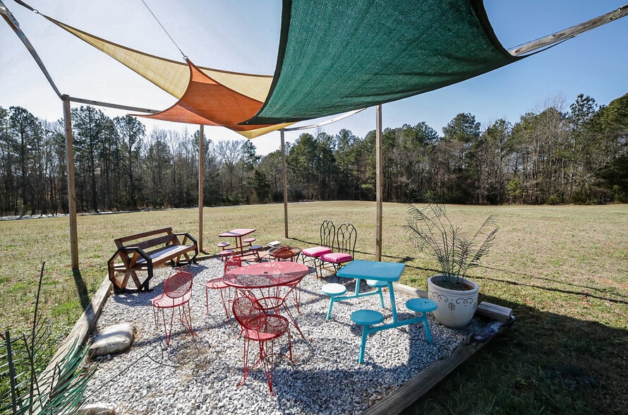 More Photos Of 9 Callaway Dr, Crawford Restaurant For Sale