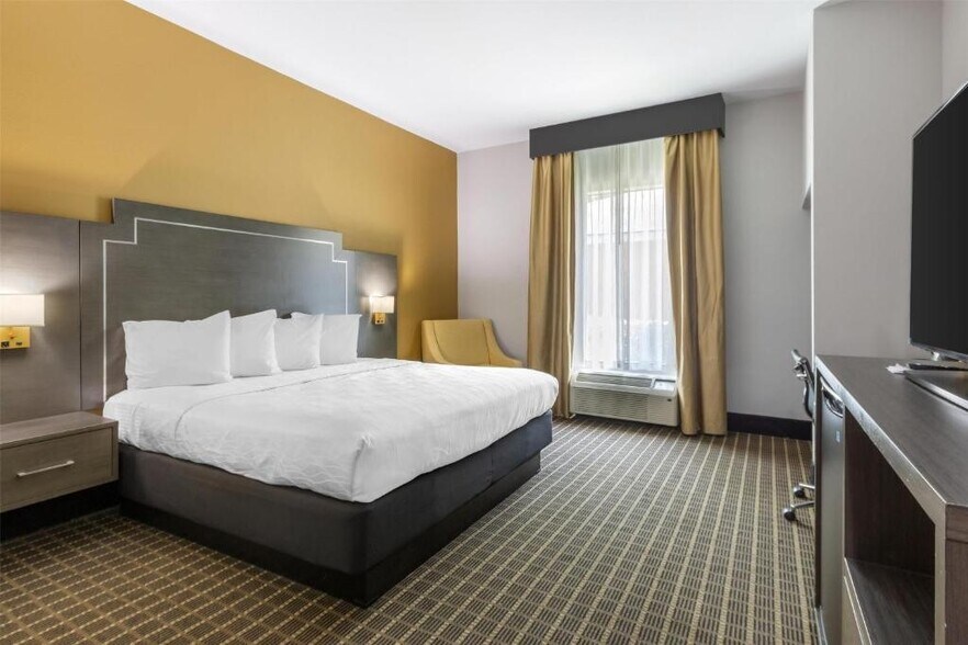 More Photos Of 13600 Hartman Ln, Walker Hotel For Sale