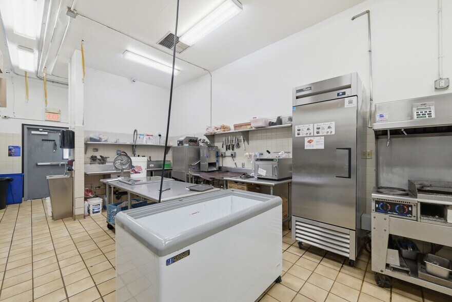 More Photos Of 47720 Or-58 Hwy, Oakridge Fast Food For Sale