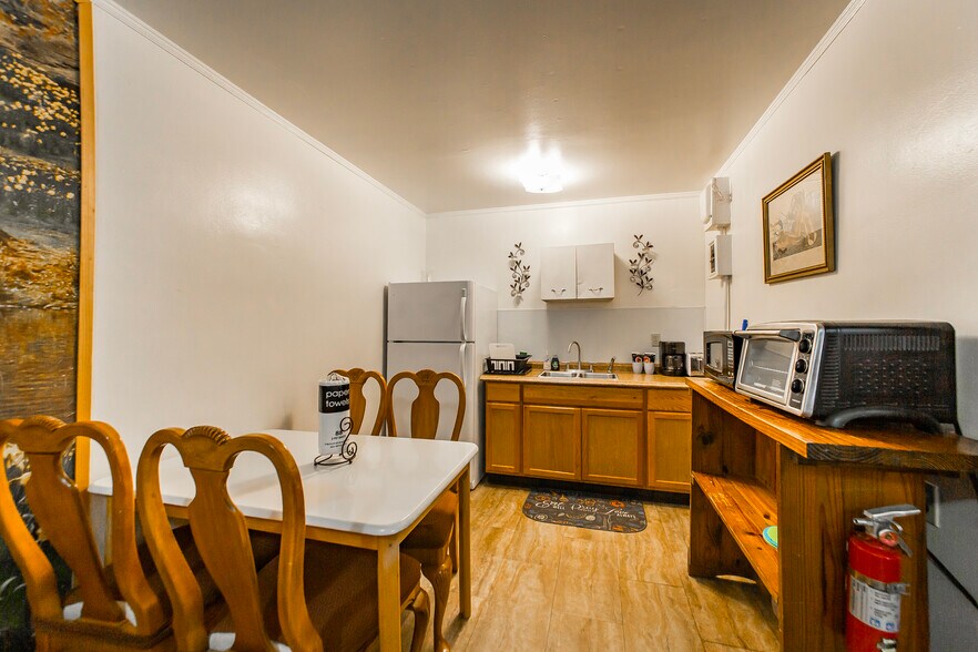 More Photos Of 18 Coffee Creek Lndg, Perryville Hotel For Sale