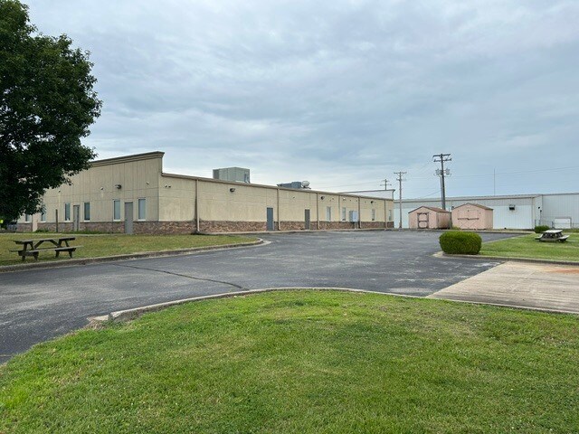 More Photos Of 1823 W 20th St, Joplin Office For Sale