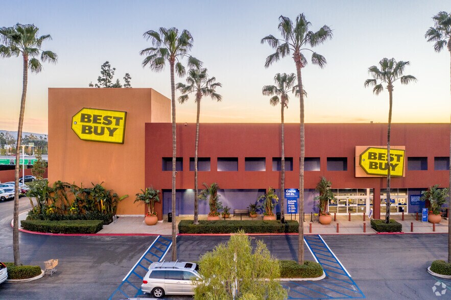 More Photos Of 2915-3011 El Camino Real, Tustin Unknown For Lease
