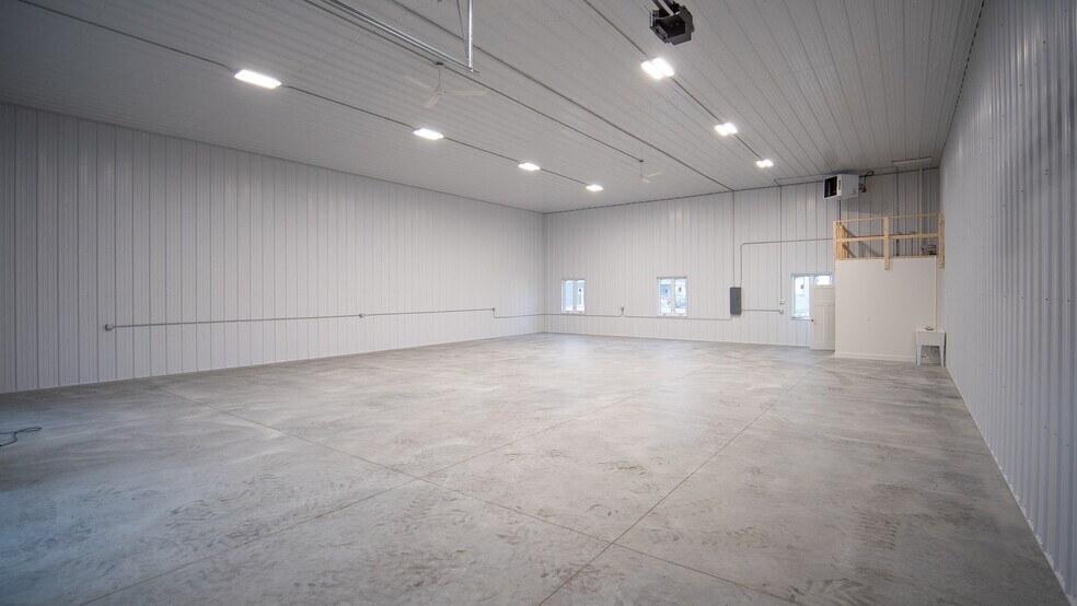 More Photos Of 332 Service NE ct, Rochester Warehouse For Lease