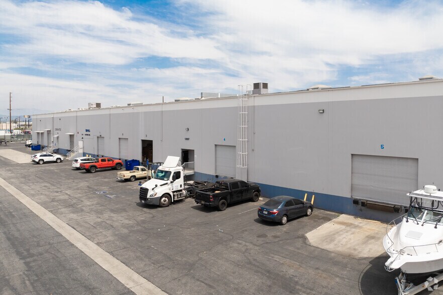 More Photos Of 13553-13563 Alondra Blvd, Santa Fe Springs Distribution For Lease