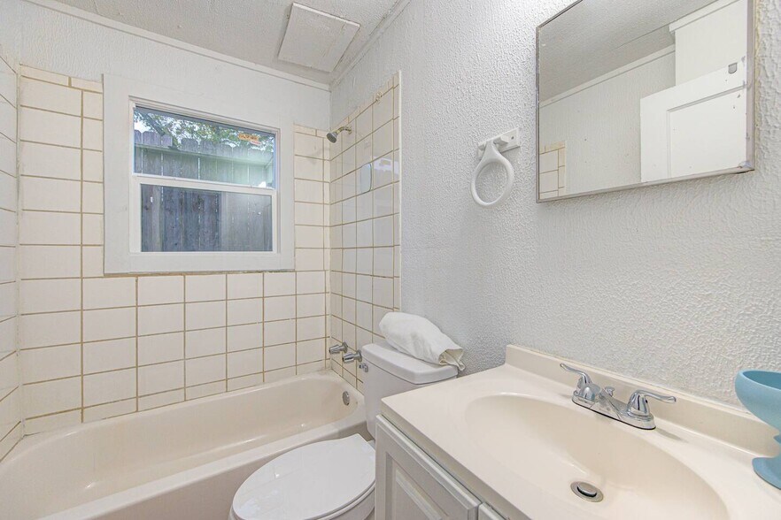 More Photos Of 2917-2919 Ashley St, Houston Apartments For Sale