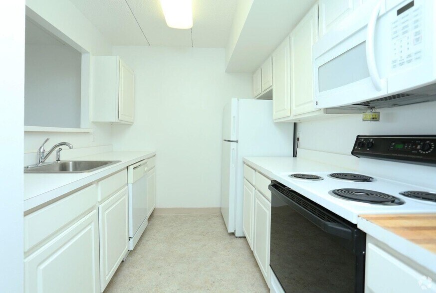 More Photos Of 1931 Commonwealth Ave, Brighton Apartments For Lease