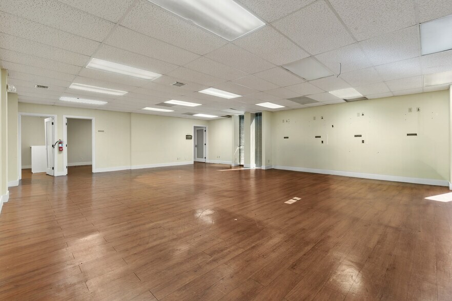 More Photos Of 5100 N Federal Hwy, Fort Lauderdale Office For Sale