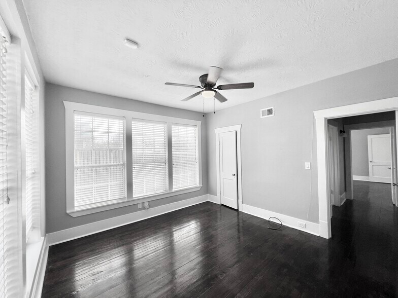 More Photos Of 741 E 9th St, Houston Office Residential For Lease