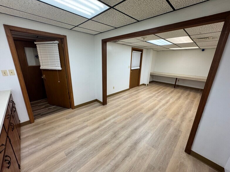 More Photos Of 132 Main St, Southington Bank For Lease