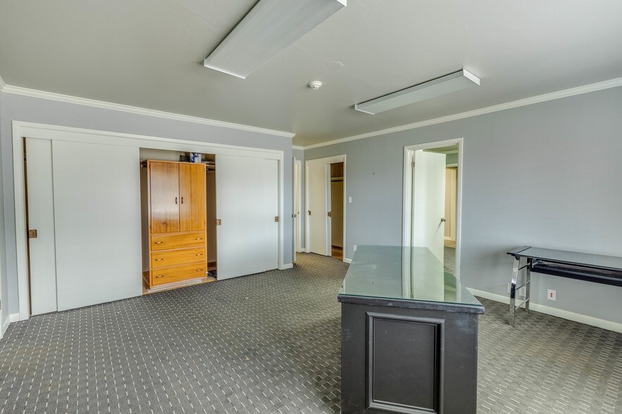 More Photos Of 1035 S Berry Rd, Norman Office For Sale