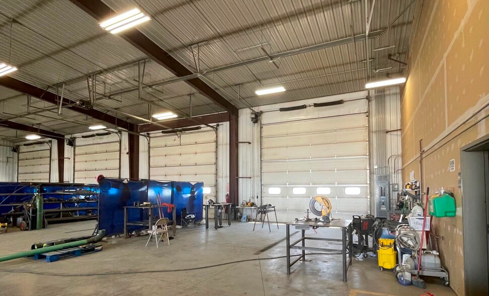 More Photos Of 14472 Commerce Park Blvd, Williston Warehouse For Sale