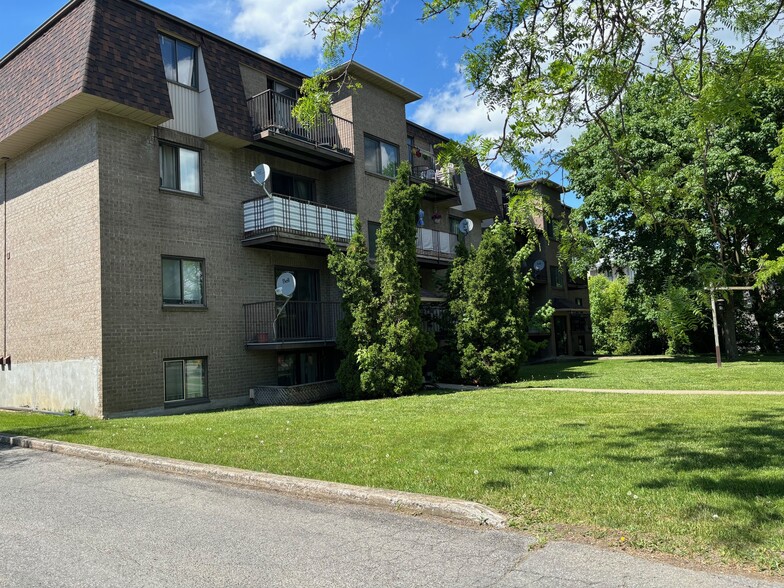 Primary Photo Of 16203 Boul De Pierrefonds, Pierrefonds Multifamily For Sale