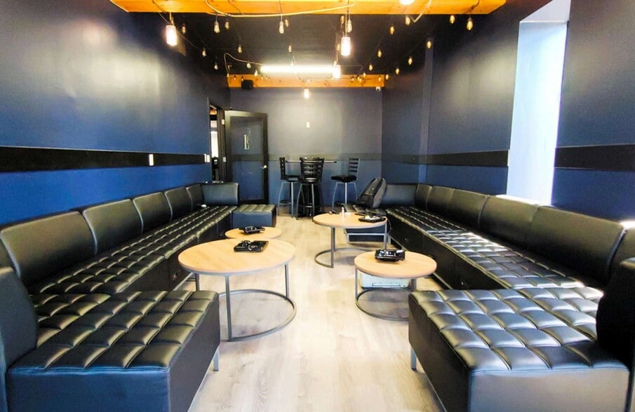 More Photos Of 33409-33425 Grand River Ave, Farmington Office For Sale