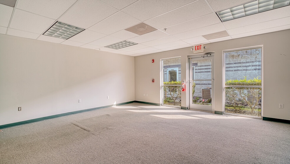 More Photos Of 7316-7320 Delainey Ct E, Sarasota Office Residential For Sale