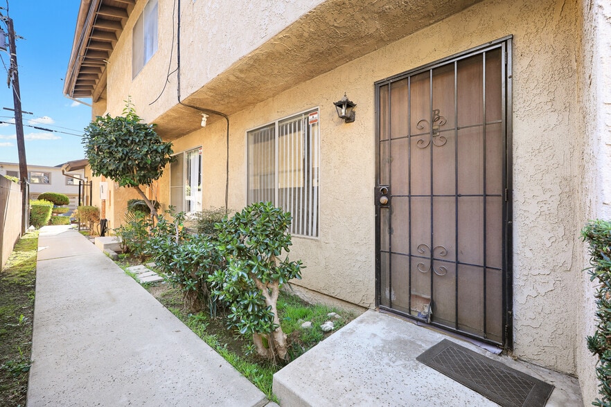 More Photos Of 15 E Beacon St, Alhambra Apartments For Sale