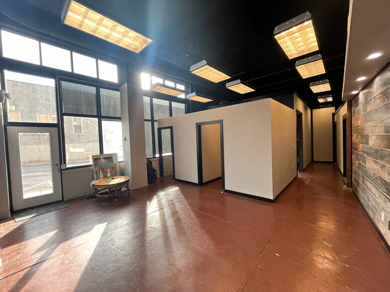 More Photos Of 509 W Olive St, Springfield General Retail For Sale