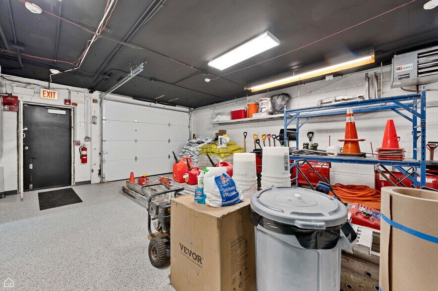 More Photos Of 837 Mannheim Rd, Bellwood Showroom For Lease