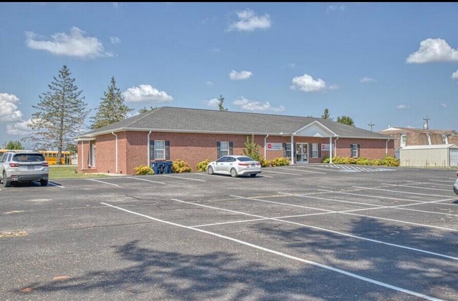 More Photos Of 715 Walker Dr, Smithville Office For Sale