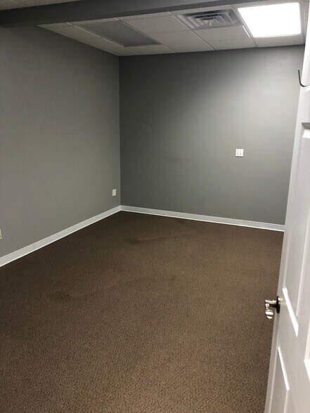 More Photos Of 2625 Development Dr, Green Bay Storefront Retail Office For Lease