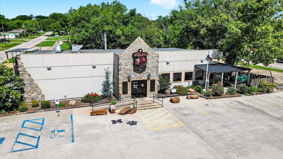 More Photos Of 301 N 1st St, Madill Restaurant For Sale