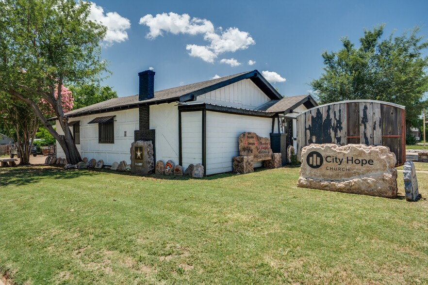 More Photos Of 1601 Kemp Blvd, Wichita Falls Showroom For Lease