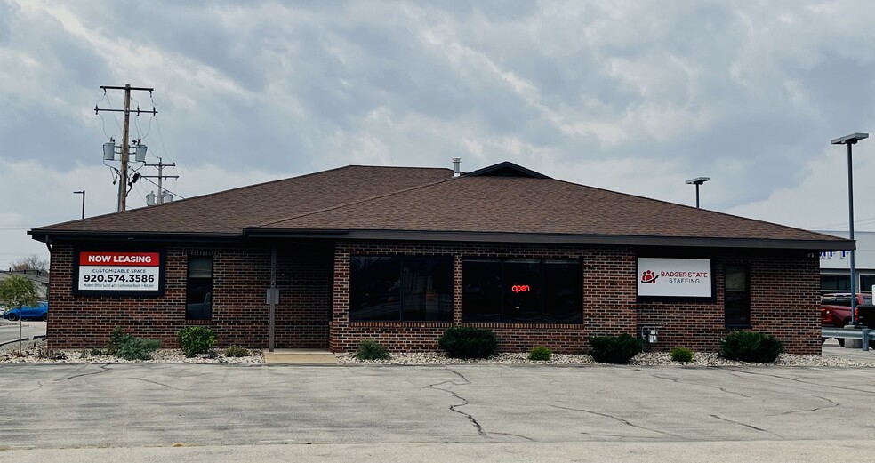 Primary Photo Of 3215 W College Ave, Appleton Freestanding For Lease