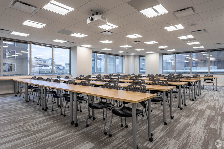 More Photos Of 10 W Broad St, Columbus Office For Lease