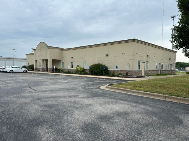 More Photos Of 1823 W 20th St, Joplin Office For Sale