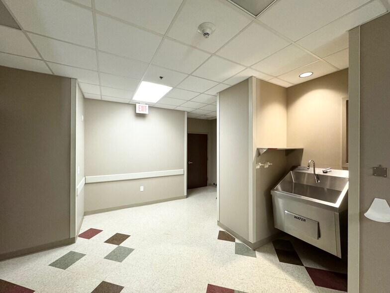 More Photos Of 200 Renaissance Way, Crockett Medical For Sale