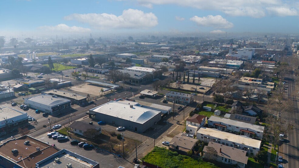 More Photos Of 35 W Main St, Merced Storefront For Sale