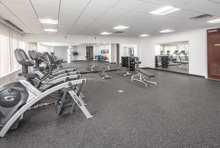 More Photos Of 295 Woodcliff Dr, Fairport Unknown For Lease